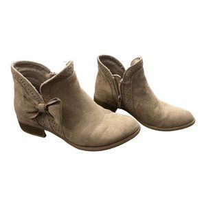 Girls Booties with heel